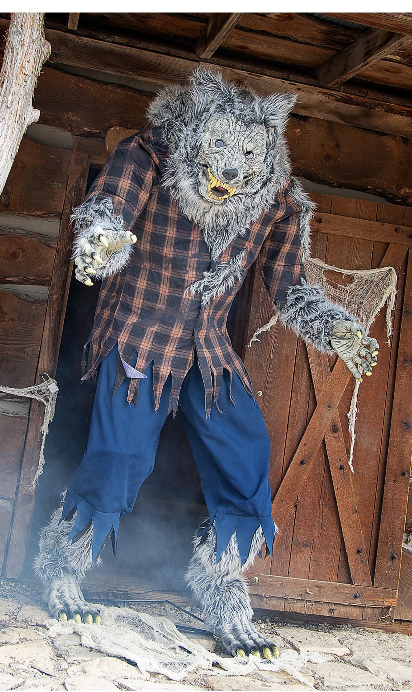 7.5' Animated Hulking Werewolf